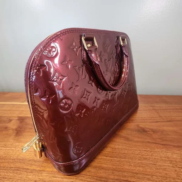 Louis Vuitton Vernis Alma Bag Burgundy Patent, interior view
