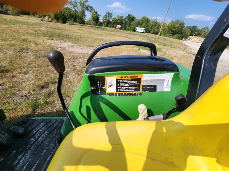 John Deere 4300 Compact Utility Tractor w/ Loader, view 9