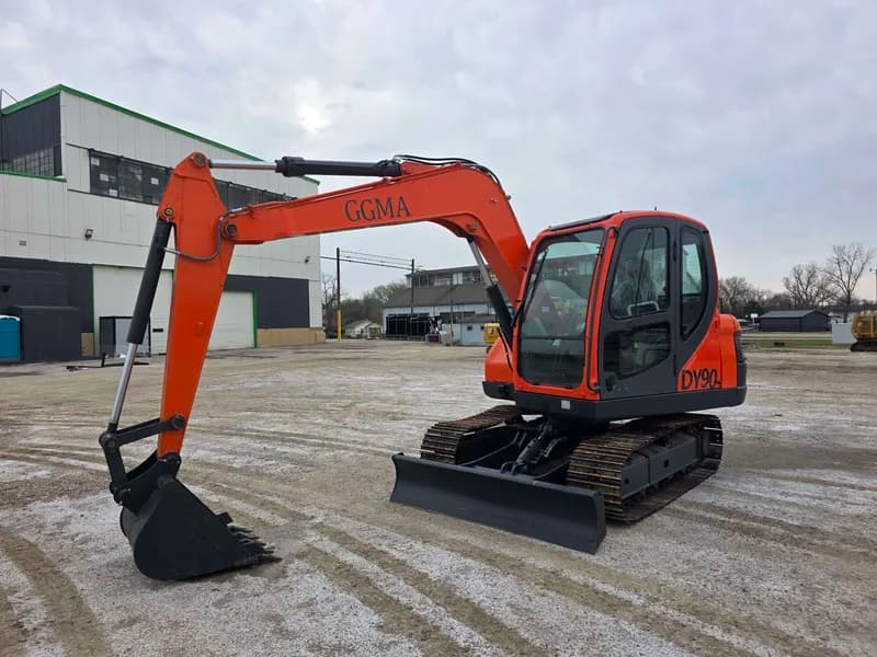 GGMA DY90 Compact Track Excavator w/ Bucket, side view