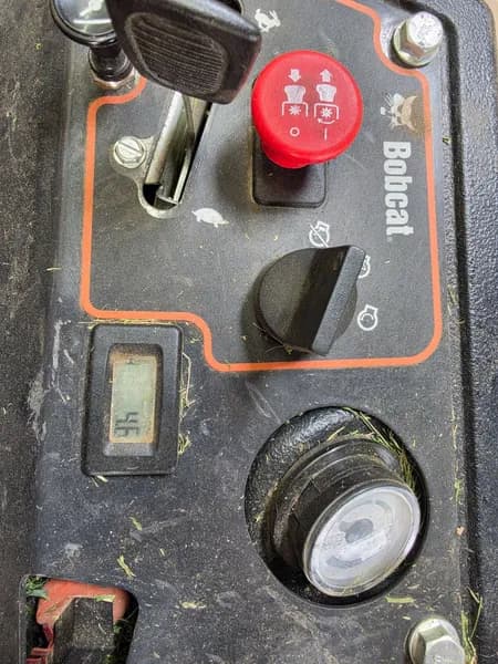 Bobcat Zero Turn Radius Mower w/ Kawasaki Engine. Starts and Runs. 4.6 Hours, interior view