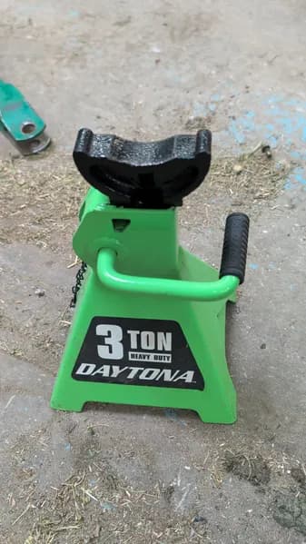 Daytona 3 Ton Heavy Duty Floor Jack, side view