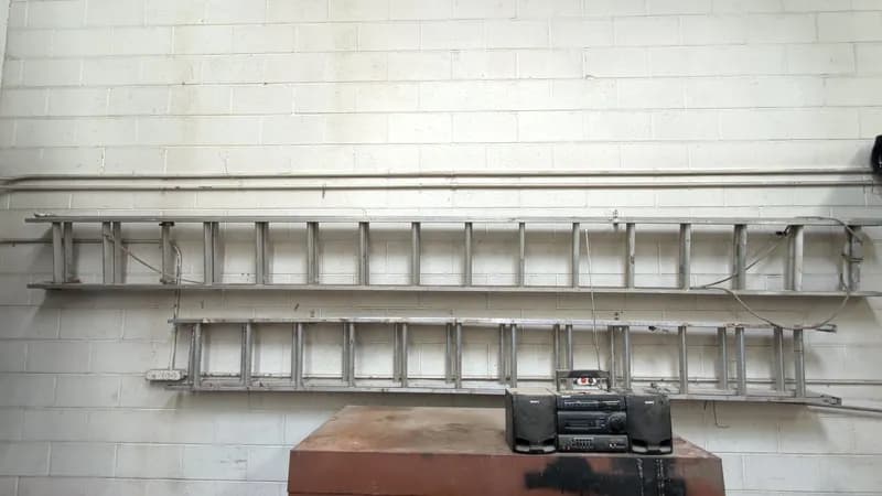 32-Foot Extension Ladder, primary view