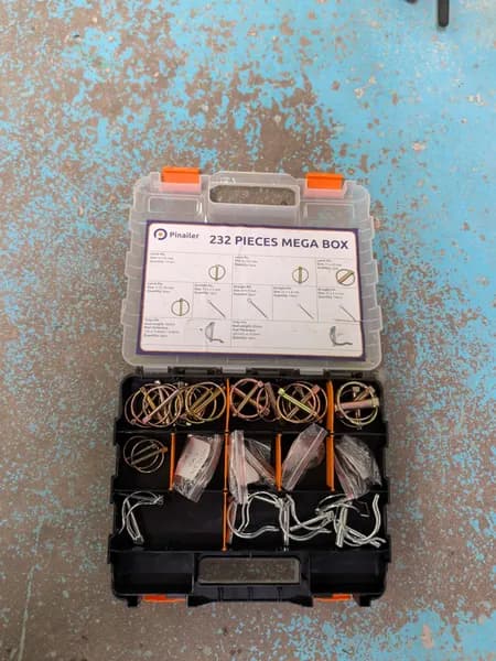 Pinailer 232-Piece Hardware Assortment Kit, rear view