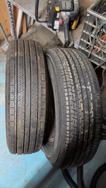 Lot of 2 vehicle tires, primary view