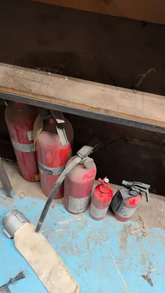 Fire Extinguishers Lot - 5 Units, primary view