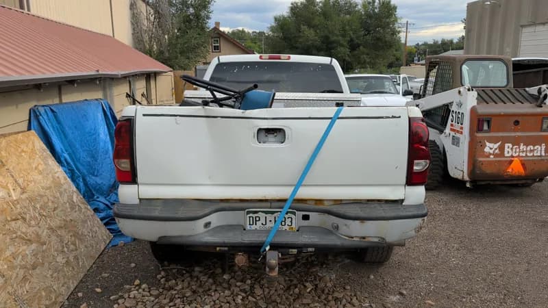 2006 Chevrolet Silverado 1500 4x4 – 4.8L V8 – Needs Battery – Running Condition Unverified, interior view
