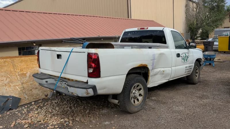 2006 Chevrolet Silverado 1500 4x4 – 4.8L V8 – Needs Battery – Running Condition Unverified, close-up view