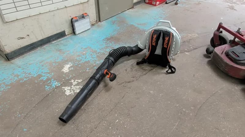 Stihl BR 800X Magnum Backpack Blower, rear view