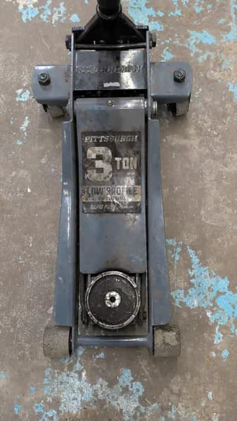 Pittsburgh 3 Ton Floor Jack w/ Rapid Pump, side view