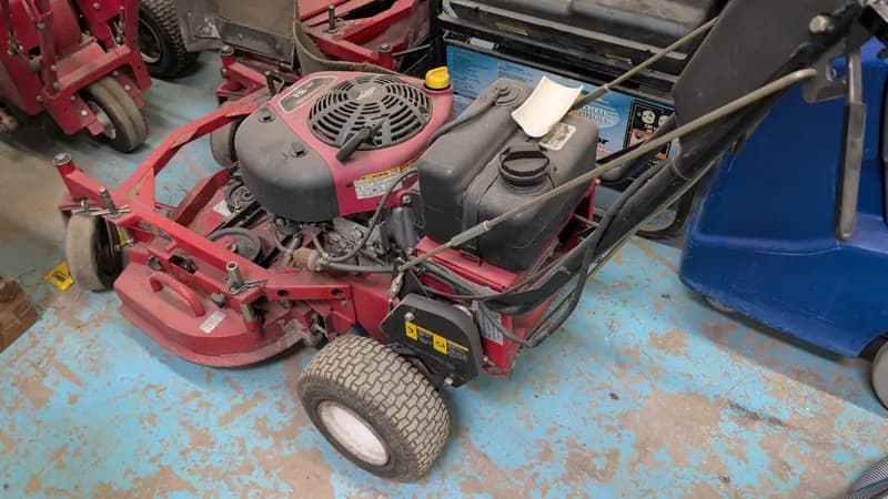 Briggs & Stratton 10.5 HP Riding Lawn Mower Deck, primary view