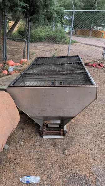SaltDogger Flatbed Trailer w/ Mesh Top Grate, side view