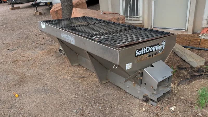 SaltDogger Flatbed Trailer w/ Mesh Top Grate, interior view