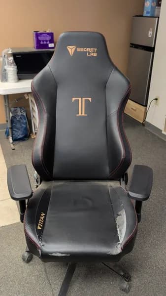 Secret Lab Titan Gaming Chair with Footrest, primary view