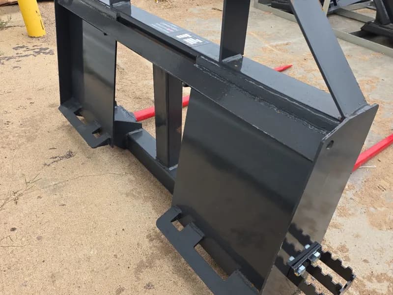 LandHonor Dual Skid Steer Bale Spears BS-12-2500G, interior view