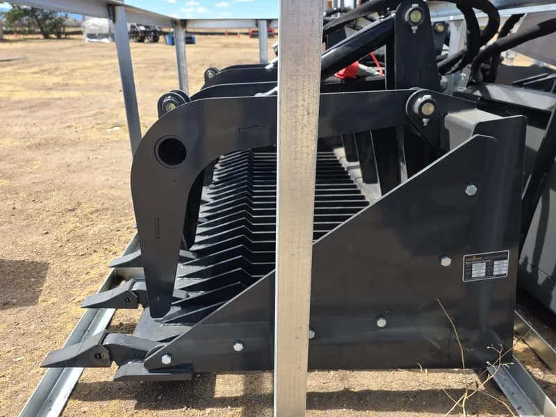 LandHonor Rock Grapple Bucket 72 Inch, detail view