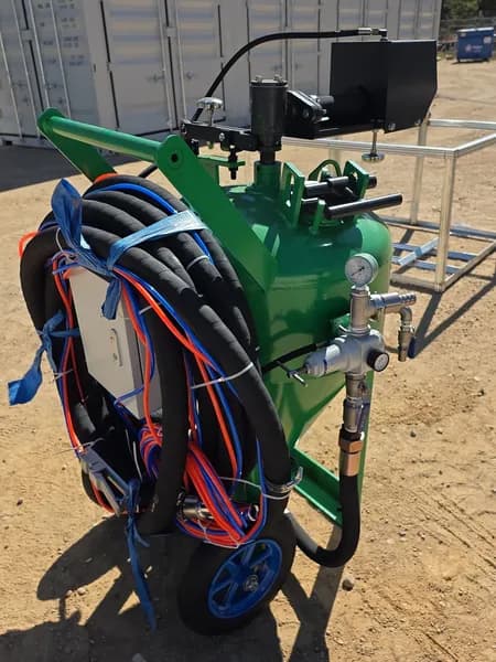 Industrial Portable Sandblasting Unit, detail view