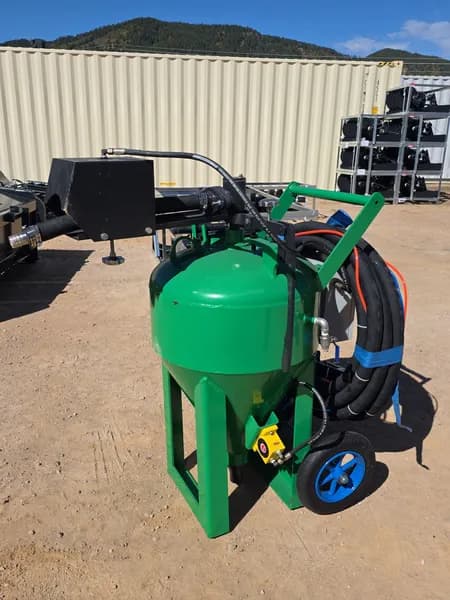 Industrial Portable Sandblasting Unit, primary view