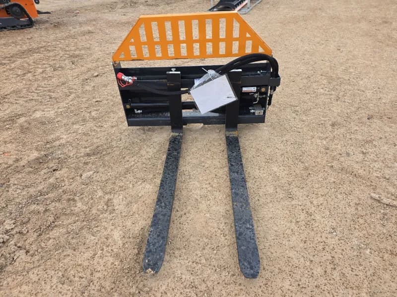 Wolverine PFA-11-3300G Hydraulic Pallet Fork Attachment, rear view