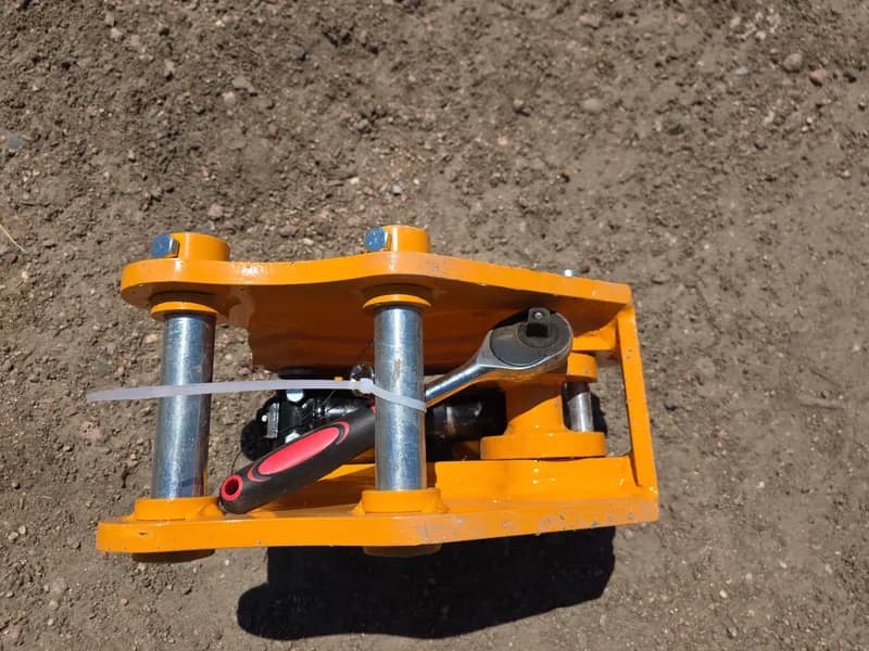 Quick Connect for Excavator, side view
