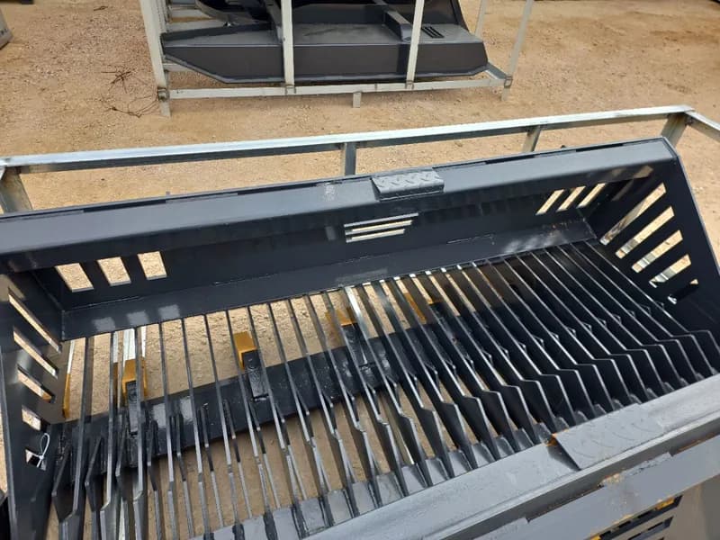 LandHonor 72-inch Skid Steer Rock Bucket RB-14-72W, interior view