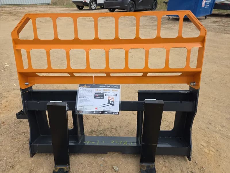 LandHonor 42-inch Skid Steer Pallet Fork with Headache Rack, detail view