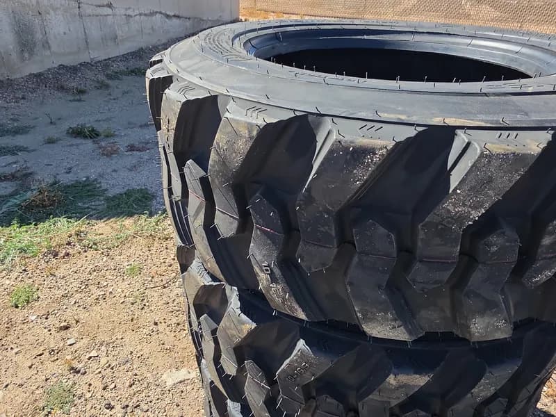 Set of 4 New Skid Steer Tires 10-16.5 SKS-1, detail view