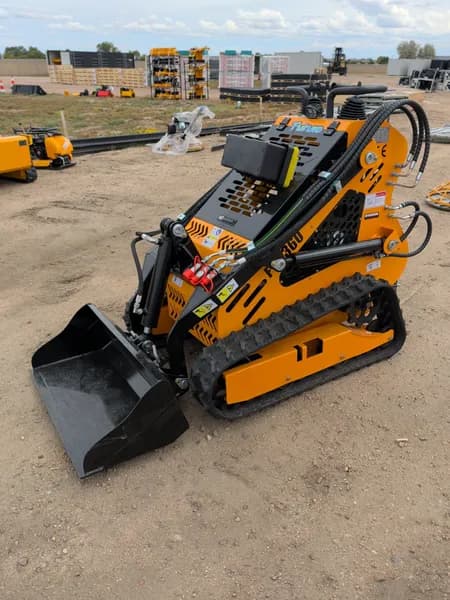 J360 Skid Steer Loader Crawler Type 10kW Gasoline, side view