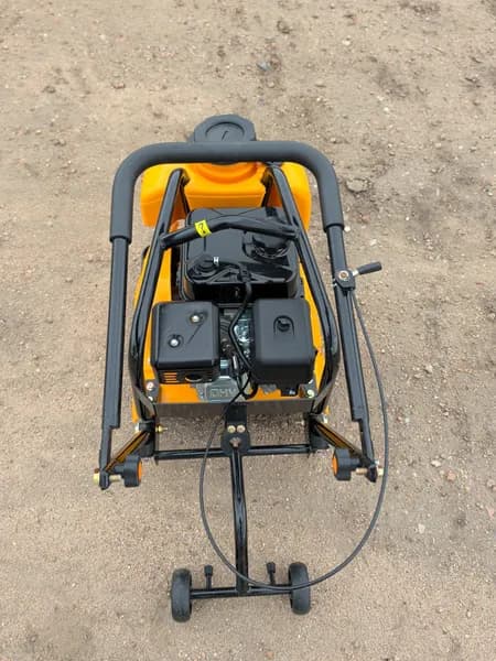 C90T Plate Compactor w/ 212cc Ducar Engine, detail view