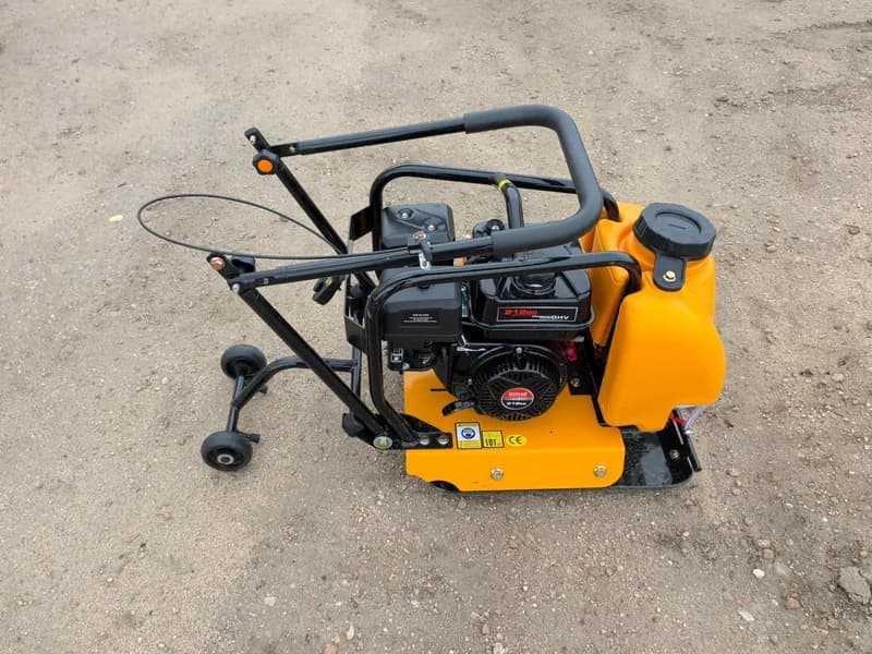C90T Plate Compactor w/ 212cc Ducar Engine, interior view