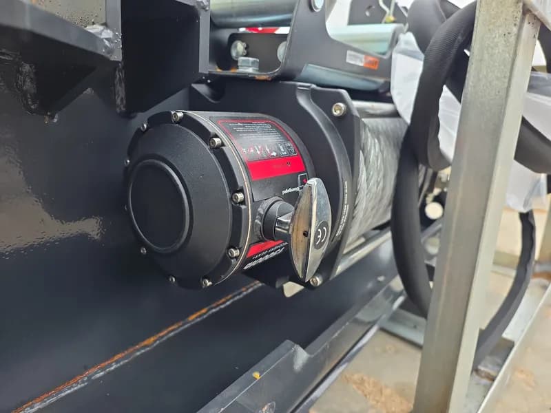 2025 LandHonor FW-13-15000G 15k Hydraulic Winch, detail view