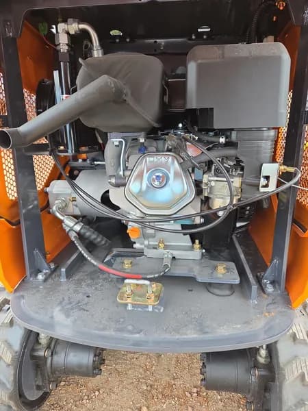 LandHonor LHR-ME10X1 Mini Excavator - Runs & Drives, 4 Hours, Key Present, close-up view