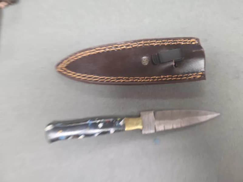 Fixed Blade Dagger Knife w/ Patterned Steel Blade, Resin Handle & Leather Sheath, rear view