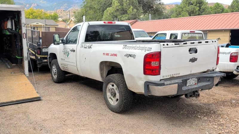 2013 Chevrolet Silverado 2500HD LT 4x4 – 6.0L V8 – 122K Miles – Starts – Clean Title, close-up view