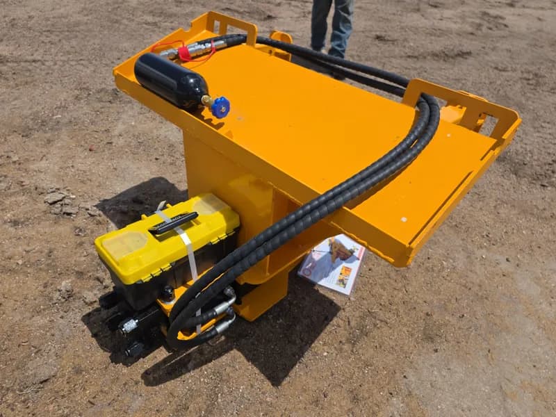 Captok AD680 Skid Steer Pile Hammer Attachment, interior view