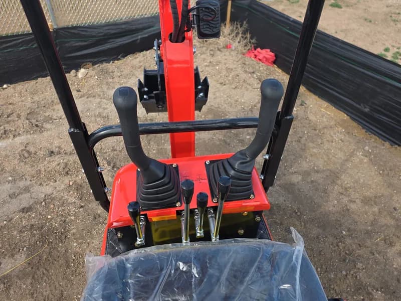 ME15 Compact Track Mini Excavator, detail view